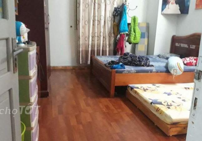 Cho thuê căn hộ chung cư hồ đền lừ 60m2 giá rẻ 4,5tr/th sàn gỗ đẹp LH:0935887117