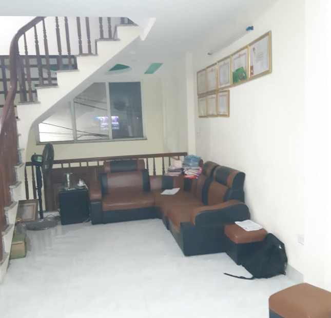 Bán gấp nhà đẹp, ở ngay phố Kim Giang, dt 38m x 4t, giá 2.5 tỷ. LH 0984094326