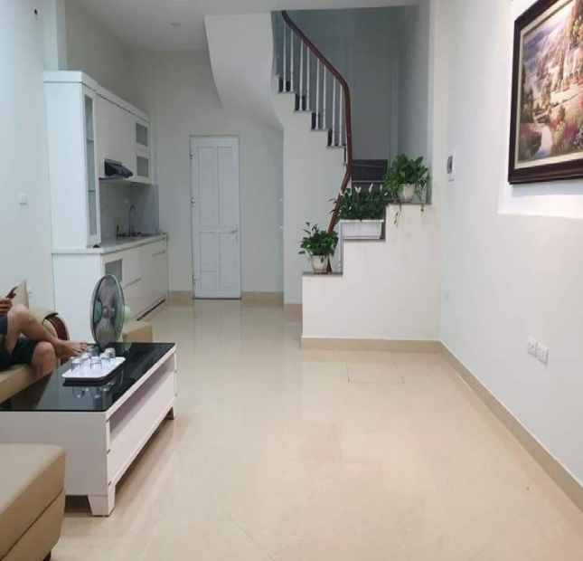 Bán gấp nhà đẹp Linh Đường, Hoàng Mai, diện tích 33m2 x 5 tầng, giá 2.1 tỷ. LH 0984094326