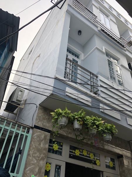 Bán nhà hẽm 5 m đường Nguyễn Duy Dương , Q5. DT: 4*17m. Giá 8.6 tỷ 