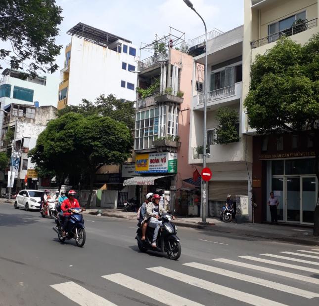 Bán nhà mặt tiền Bạch Vân, Q. 5, DT: 4.2*21m. Giá đầu tư, giá chỉ 19.7 tỷ