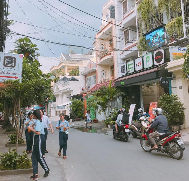 Bán nhà MT Lê Hồng Phong quận 10. 5x14m, 3 lầu , vị trí đẹp và đắc địa nhất con đường này