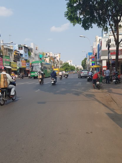 Bán gấp nhà mặt tiền đường Nguyễn Chí Thanh, DT 3,8x18m, 3 lầu, giá 13 tỷ