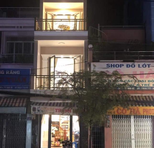 Bán nhà mặt tiền đường Huỳnh Tấn Phát vị trí vàng, buôn bán xầm uất nhất thị trấn Nhà Bè, Giá 10,7 t