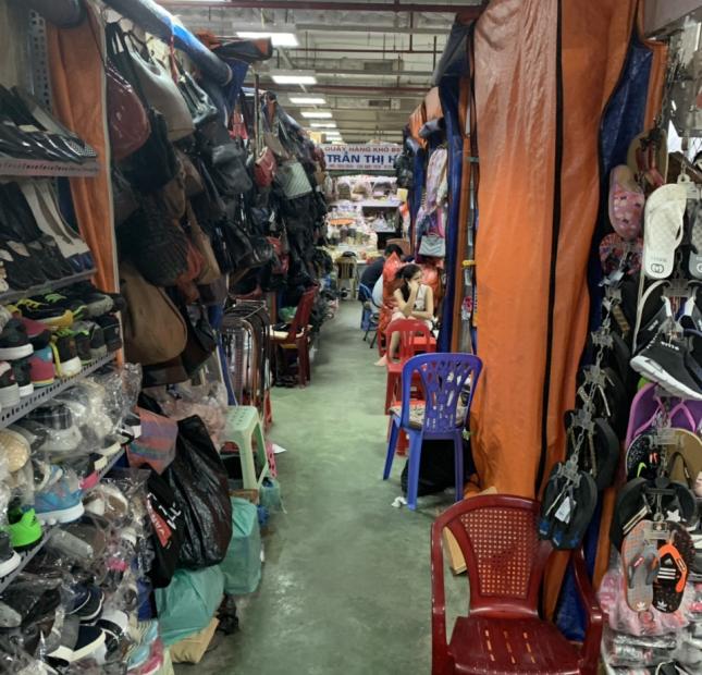 Chính chủ bán gấp Quầy kiot giày dép số 561 chợ Hàng Da, Hoàn Kiếm vị trí đẹp buôn bán cực có lộc