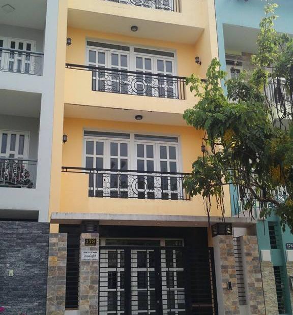 Chính chủ bán gấp MT trung tâm Q5 3.3x17m, CN 55m2 giá đầu tư chỉ hơn 11 tỷ