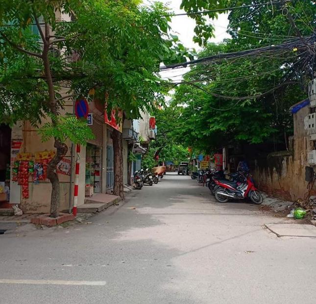 Bán nhà mặt phố Hoàng Đạo Thành có vỉa, hè gần trường, gần chợ, gần đường… LH: 0967863126