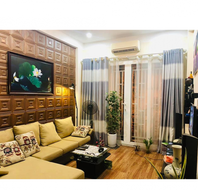 Bán gấp nhà đẹp Nguyễn Cảnh Dị, diện tích 39m2, 4 tầng, giá 2.4 tỷ. LH 0984094326