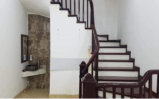 Bán gấp nhà Thanh Xuân 3tỷ chín 45m2 x 5T, ngõ thông,gara,LH: 0966138668.