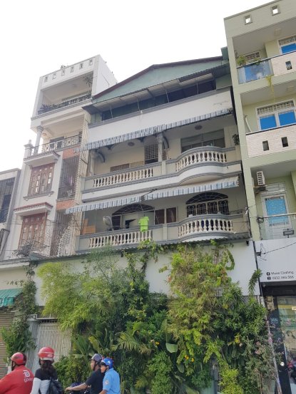 Bán nhà mặt tiền Bà Hạt, Q. 10, nhà gần chợ, DT: 4 x 19m. Trệt, 3 lầu