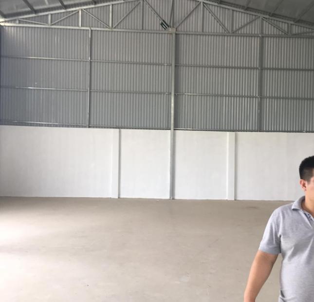 Cho thuê kho xưởng ở Cự Khối Long Biên 300m2 đường xe 5 tấn 