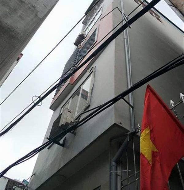 Bán nhà đẹp 44m2, 6 phòng ngủ với giá rẻ bất ngờ tại phố Trần Quốc Vượng, Cầu Giấy.