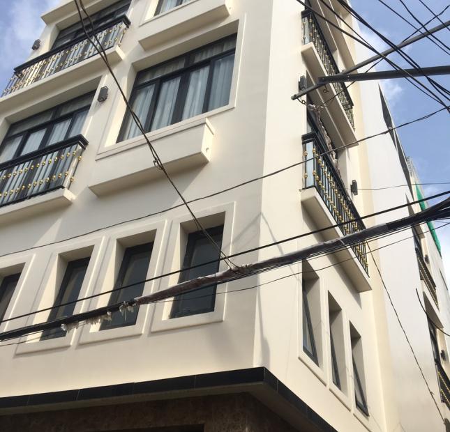 Nhà Thành Thái DT hơn 80m2 , 3 lầu mới đẹp, hẻm VIP xe hơi vào nhà