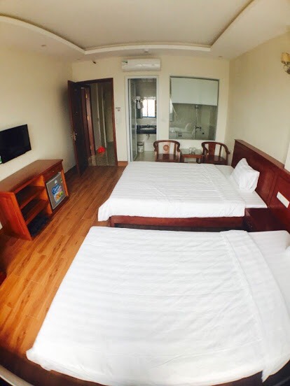 Bán khách sạn view biển mặt tiền trung tâm Hạ Long 10 tầng, 34 phòng