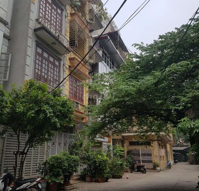 Cho thuê nhà ngõ oto tại Vũ Hữu, 40m2 x 4 tầng