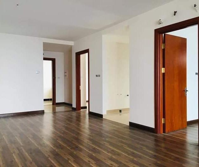 Bán căn hộ 2 phòng ngủ, tầng thấp, căn 08 tại Goldmark City 136 Hồ Tùng Mậu