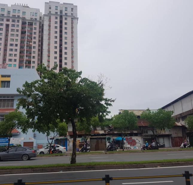 Kho xưởng C4  Diện tích khủng Võ Văn Kiệt, Quận 1, 1.350m2 giá thương Lượng.