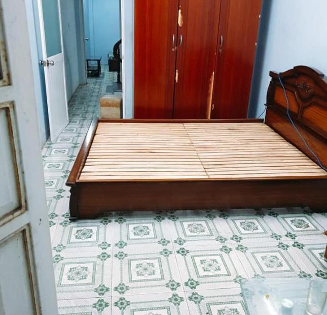 Cần bán gấp nhà Hồ Ba Mẫu Đống Đa 40m2x3T giá 2,35 tỷ tặng nội thất. Lh: 0986129724.