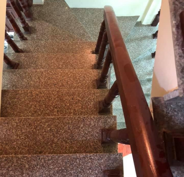 Bán gấp nhà Định Công Hạ, Hoàng Mai, diện tích 42m2, giá 1.9 tỷ. LH 0984094326