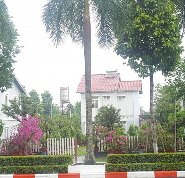 Bán nhà đối diện Đại Học Việt Đức nằm trong khu cao cấp Oasis city,lh 0931330855