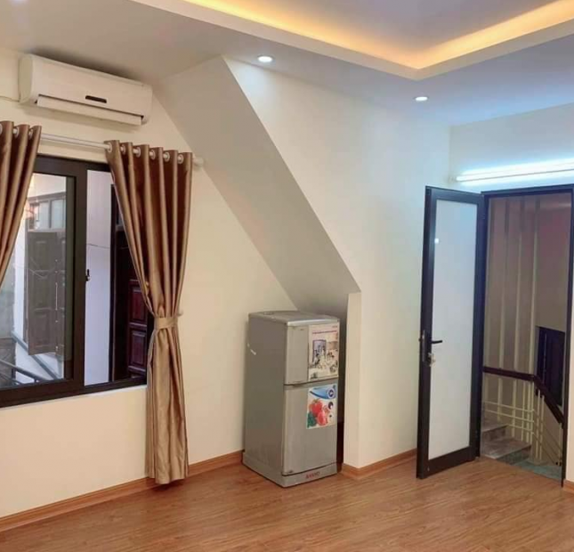 Bán gấp nhà đẹp Kim Giang, Thanh Xuân, 35m2, 4 tầng, giá 2.28 tỷ. LH 0984094326