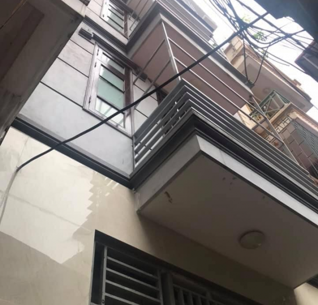 Chính chủ bán nhà Giáp Bát, 42m2, 4 tầng, mt 4.8m, giá 2.85 tỷ. LH: 0984094326