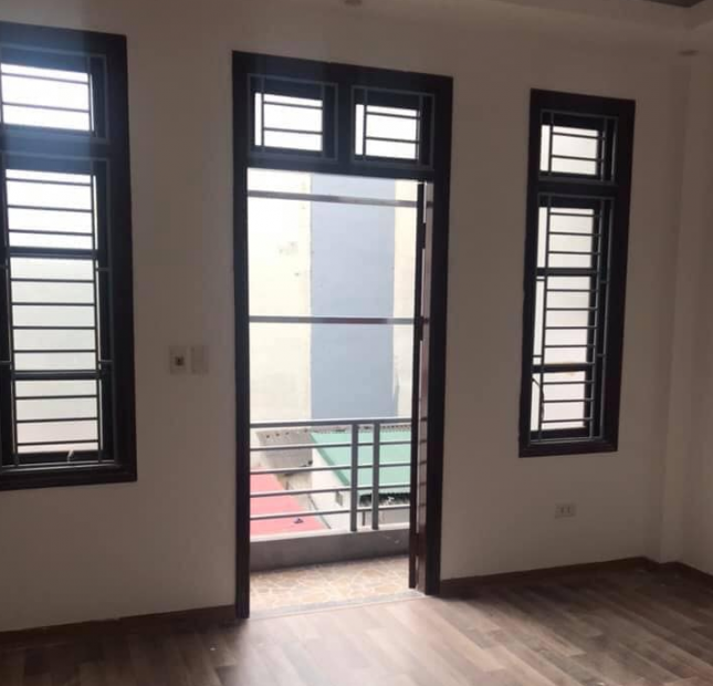 Chính chủ bán nhà Giáp Bát, 42m2, 4 tầng, mt 4.8m, giá 2.85 tỷ. LH: 0984094326