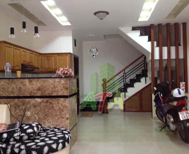 Cho thuê nhà phố Nguyễn Trãi, dtsd 250m2, giá thuê 32tr/tháng có thương lượng