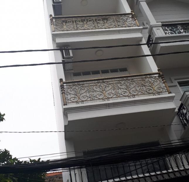 Bán gấp nhà mặt tiền Trần Hưng Đạo, quận 5, (DT: 4 x 17 m), 3 lầu, giá 30.5 tỷ