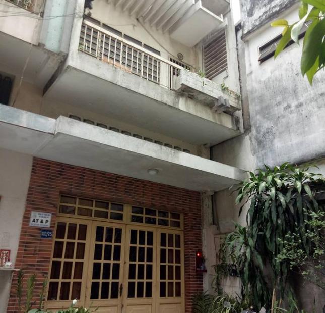 Bán nhà hẻm xe hơi Quận 5.DT: 4 x 14 ,trệt+ 2 lầu, giá chỉ 10,8 tỷ thương lượng.