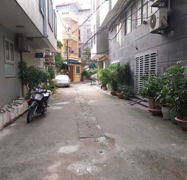 Bán mảnh đất lô góc phố Hoàng Đạo Thành ô tô vào nhà, tặng nhà 2t DT50m 