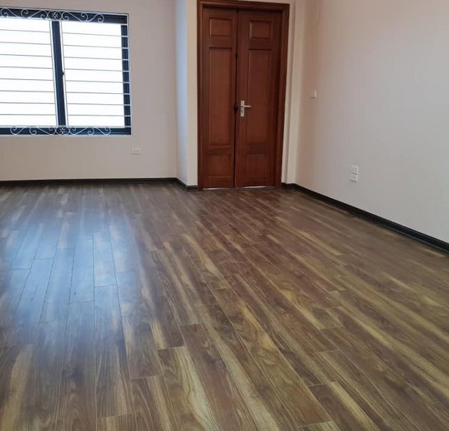 Chính chủ bán nhà Đê La Thành, 45 m2, 5 tầng, mt 4.5m, giá 3.98 tỷ. LH: 0984094326