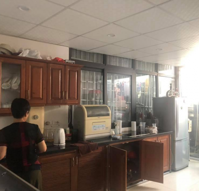 Bán nhà mặt phố Hoàng Cầu, 52 m2, 4 tầng, giá 7.79 tỷ. LH: 0984094326