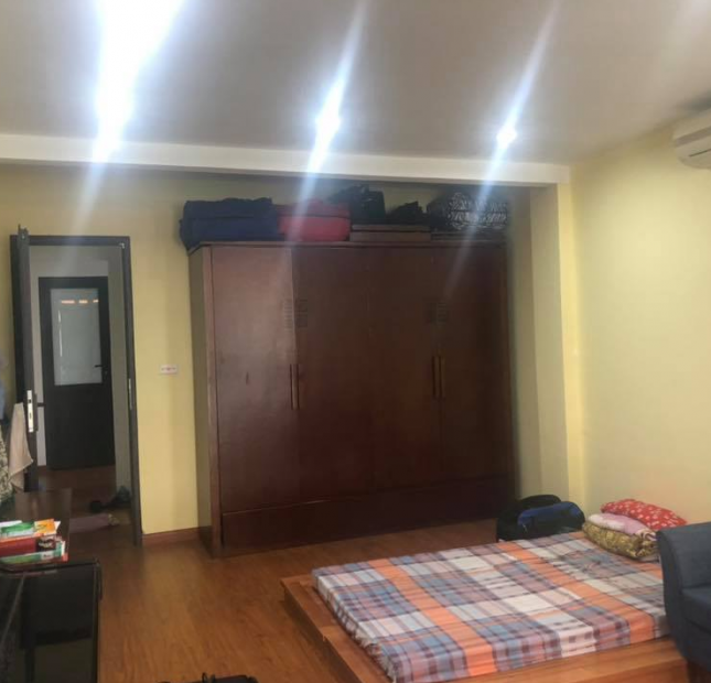 Bán nhà mặt phố Hoàng Cầu, 52 m2, 4 tầng, giá 7.79 tỷ. LH: 0984094326
