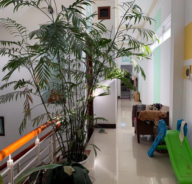 Cho thuê nhà nguyên căn 3 tầng đường Vân Đồn Nha Trang, ngang 5.3m nhà mới đẹp