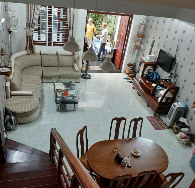 Cho thuê nhà 3T gần đường Phạm Văn Đồng 3PN,full nội thất,có hồ cá,sân đậu ô tô 22 tr/ tháng.LH ngay:0983.750.220