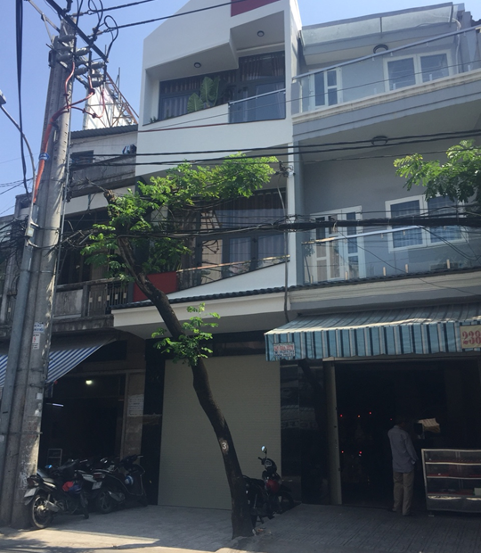 Bán nhà mặt tiền đường Võ Văn Kiệt Q5, gần chợ Hòa Bình, dt 4m x 17m, trệt 3 lầu ST giá 13,8 tỷ