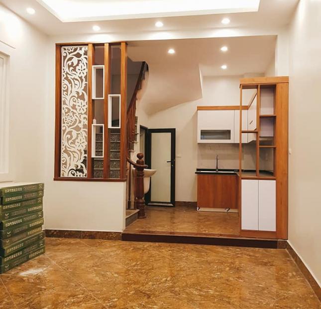 Bán nhà gấp Hồ Đền Lừ 48m2, 5 tầng chỉ 2 tỷ 6