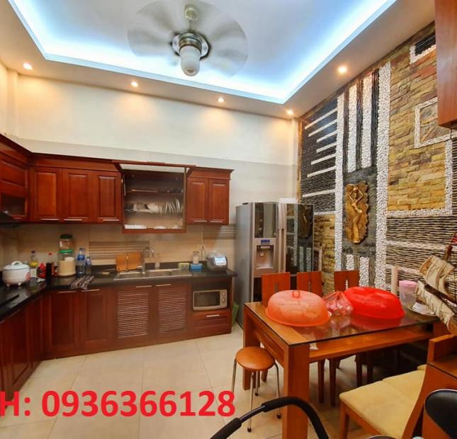 80 m2, mặt tiền 5 m, 5 tầng, Phố Bùi Thị Xuân, 17 tỷ. LH: 0936366128