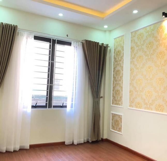 Bán nhà gần mặt Phố Lĩnh Nam 36 m2 x 4 tầng chỉ 1tỷ 9