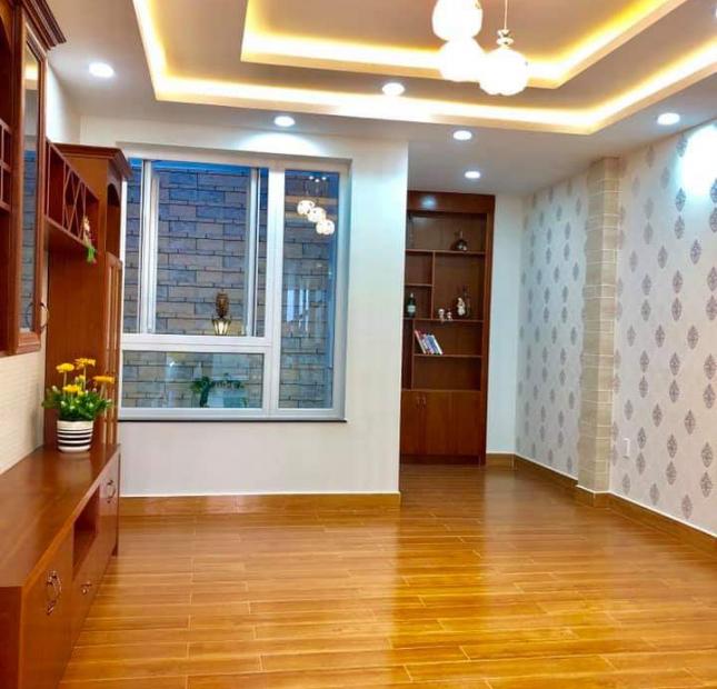 Nhà 3 lầu mới đẹp Nguyễn Tiểu La chỉ 6.4 tỷ. 