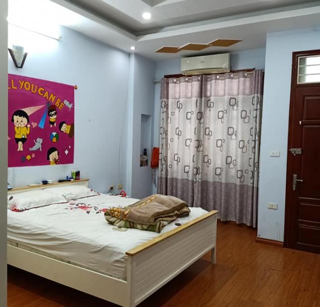 Bán nhà đẹp ở ngay Cầu Giấy, 43m2 x 5 tầng, 2 mặt thoáng, liên hệ 0363 765 380.