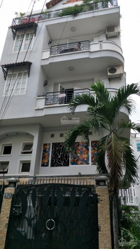 Bán nhà mặt tiền Bà Hạt, Quận 10, đối diện chợ Nguyễn Tri Phương. DT: 4x18m, 2 lầu,Giá ưu đãi