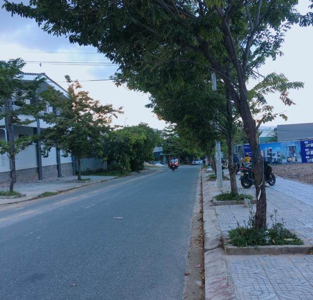 Cần bán kho mới xây dựng-diện tích lớn gần Bến xe Đà Nẵng