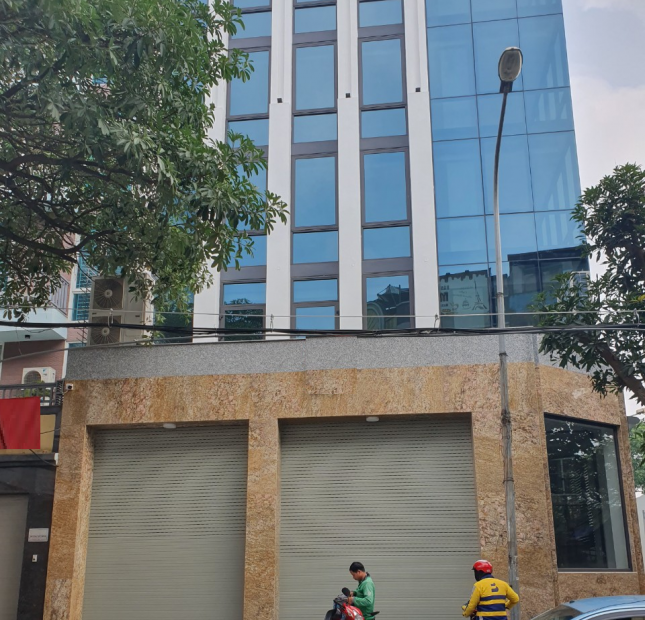 Cho thuê nhà kiểu văn phòng đường Nguyễn Hoàng, 150m2x 8T, lô góc