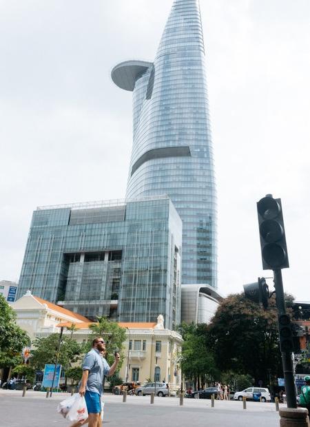 Bán nhà mặt tiền đường Hồ Xuân Hương, Phường 6, Quận 3. 8 lầu thang máy, giá chỉ 24.9 tỷ