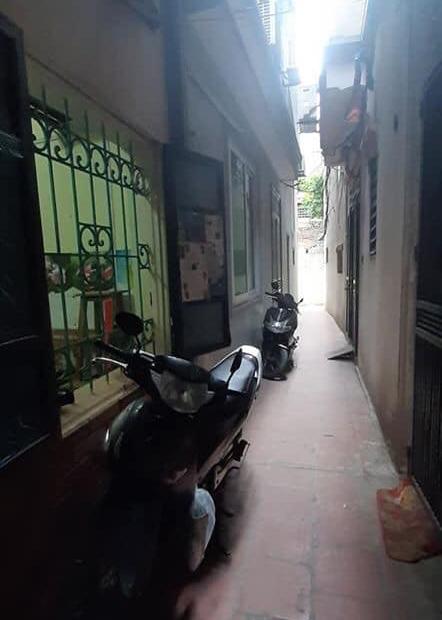 Bán nhà riêng tại Đường Khương Đình, Thanh Xuân, diện tích 27m2 3 tầng giá 1,8 Tỷ