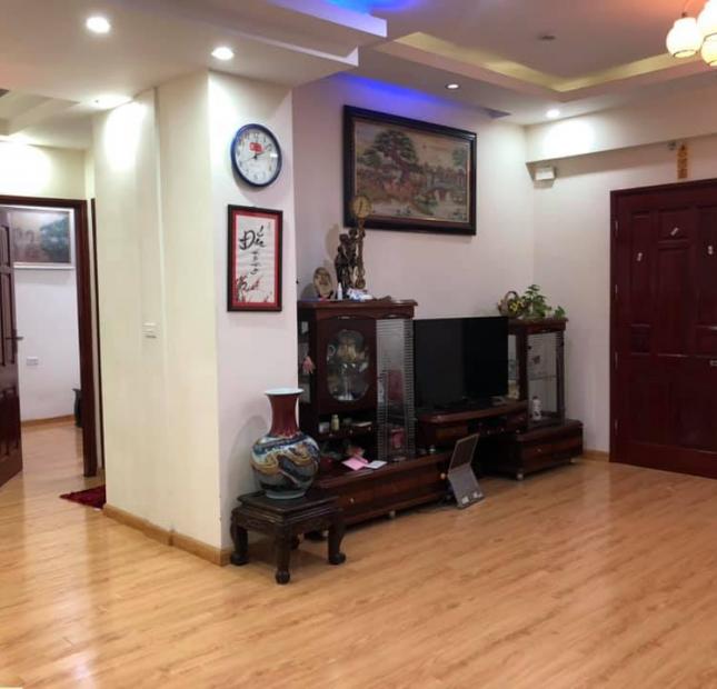Bán căn hộ tầng trung 3 phòng ngủ, 90m2 tại VP5 Linh Đàm, nội thất đầy đủ đã sửa lại cực đẹp