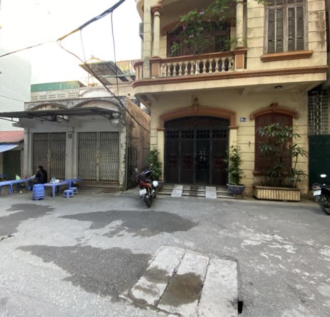 Bán nhà trong khu tập thể số 8 phố Lý Nam Đế, Phường Hàng Mã, Quận Hoàn Kiếm, Hà Nội