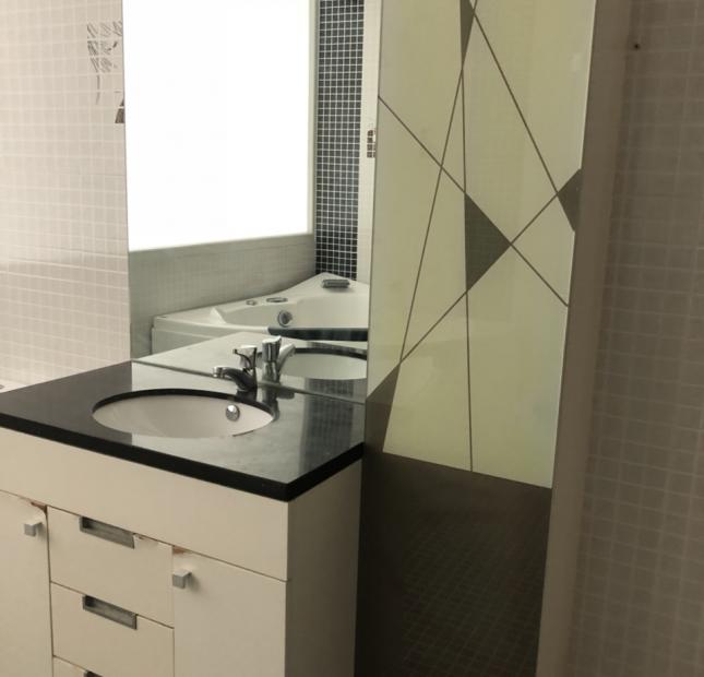 Mặt tiền chính chủ cần bán nhà đường trường Sơn Q10 (3.8x17m), 2 lầu. Chỉ 13.5 tỷ. KV không có Căn Thứ 2